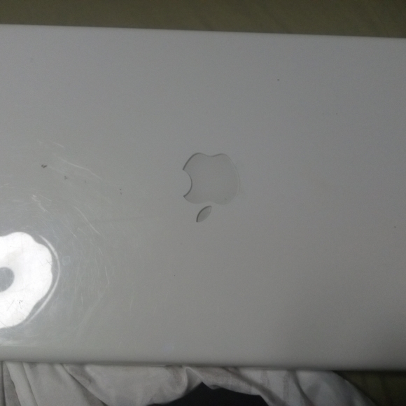 MacBook - Picture 2 of 2